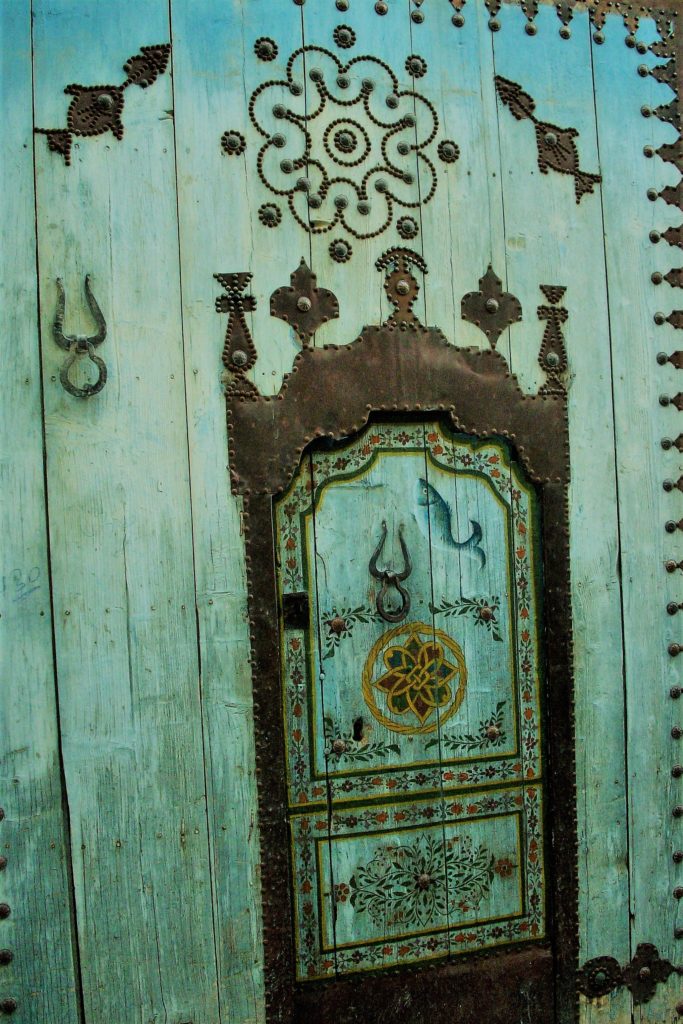 Porte dans la médina de Kairouan (Sahel, Tunisie).